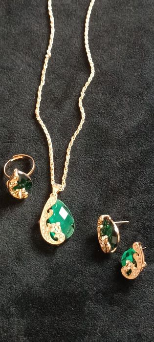 Продам люкс бижутерия .