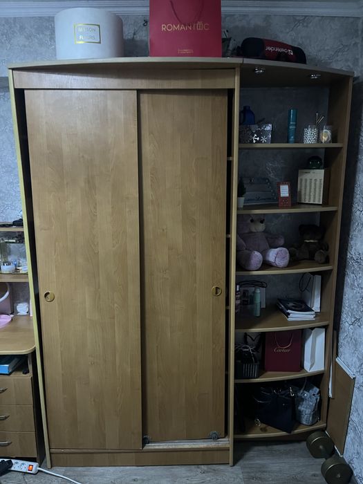 Продам угловой компьютерный стол+шкаф