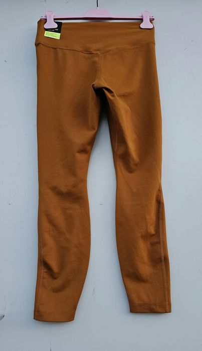 Nike оригинален дамски клин нов М/Л размер