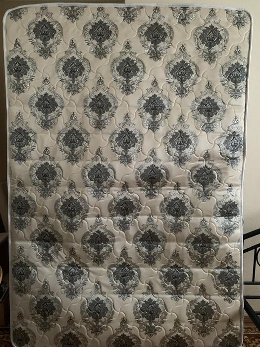 Кровать, матрас в отличном состоянии