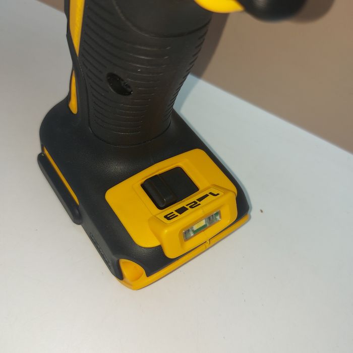 Акумулаторен гайковерт DEWALT DCF899N