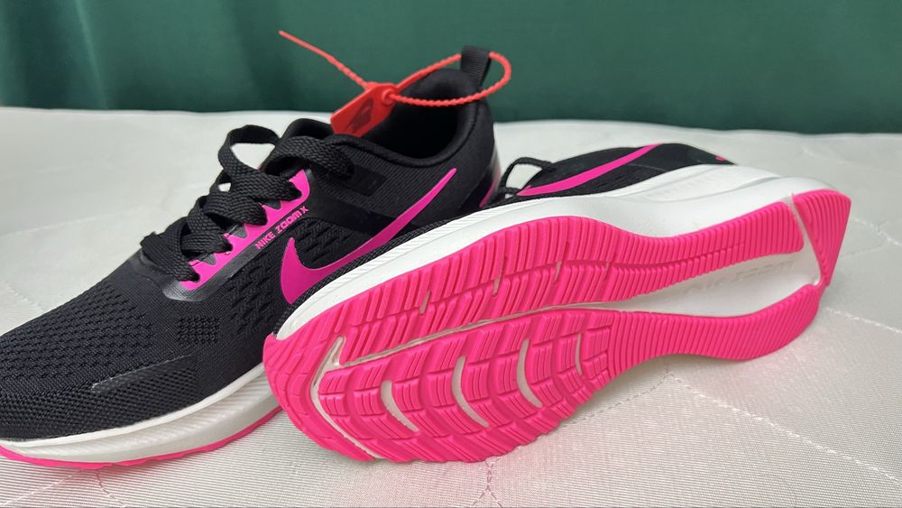 39 размер,NIKE кроссовка оригинал