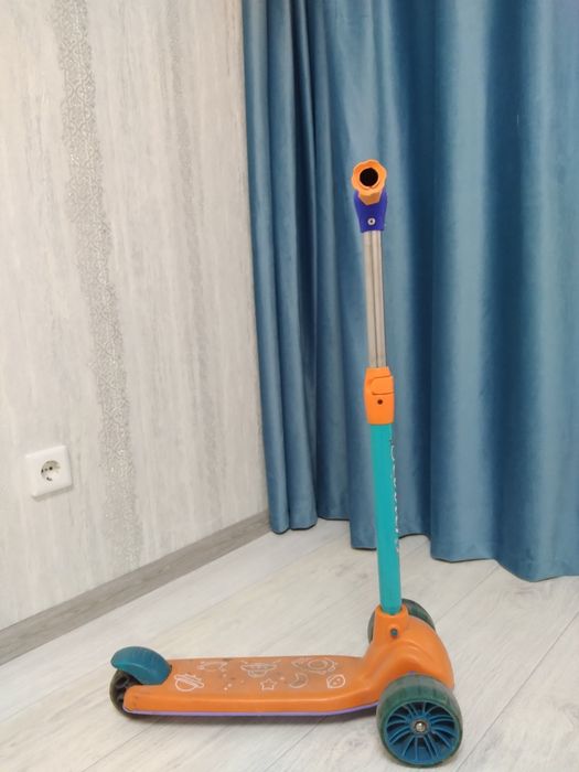 Самокат оранжевый