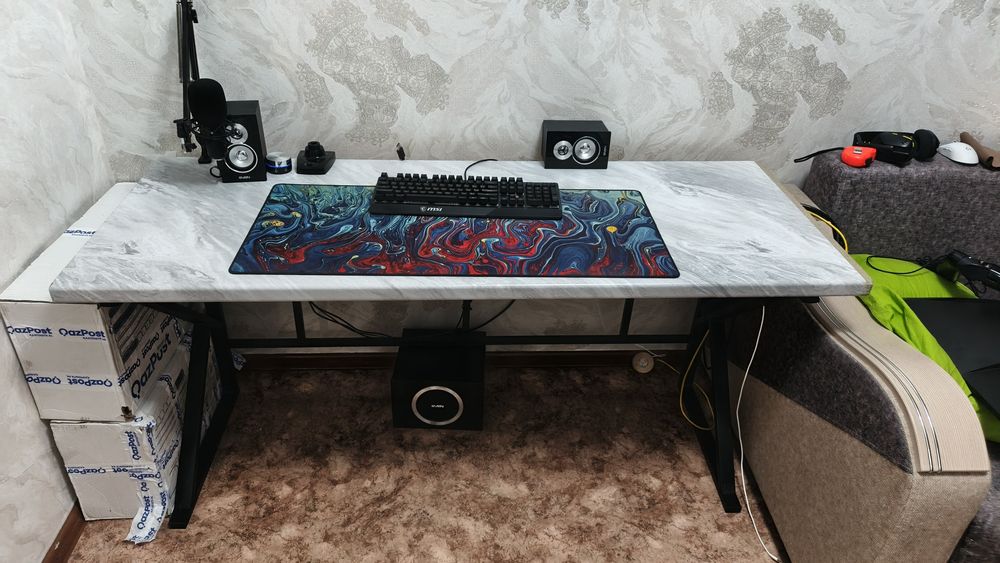 Продам стол для компьютера