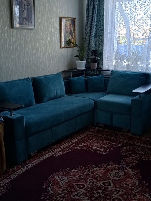 Диван практически новый, велюр