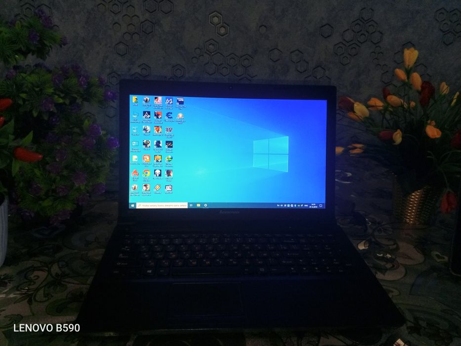 Ноутбук сотилади