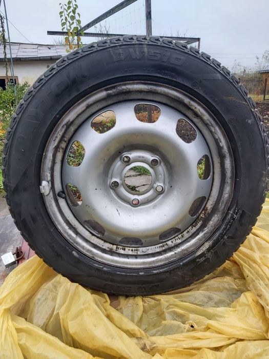 Vând 4 roti complete cu 1000 lei