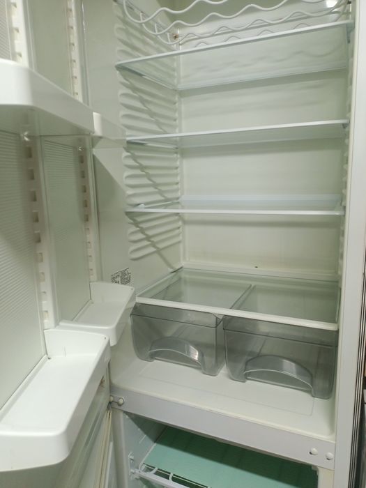 Продам двухкамерный холодильник