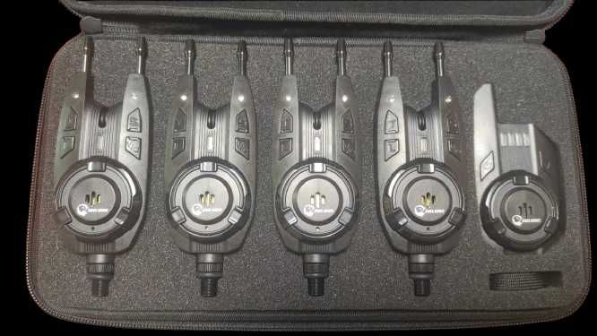 Set 4 avertizori pescuit cu statie  4 culori si penar ,  snagbar