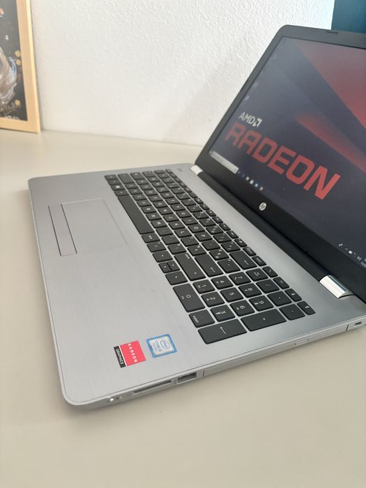 Hp 250 G6• Procesor i5-7th Gen• 8gb ram DDR4• Placa video 2gb• 1Tera