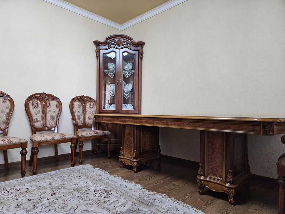 Стенка, комод, угловая стенка, стол и 12 стулья - производство Китай