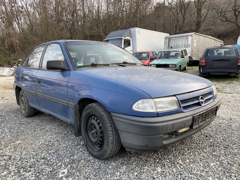 Opel Astra 1.8 90кс 1994 На Части
