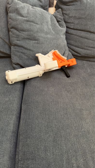 Пушка нерф , эксклюзивная коллекция которая стреляет туалетной бумагой