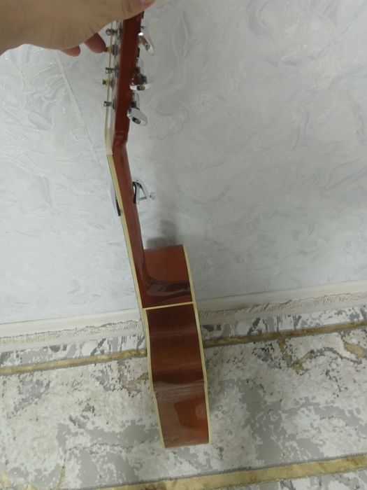 Продам гитару новая