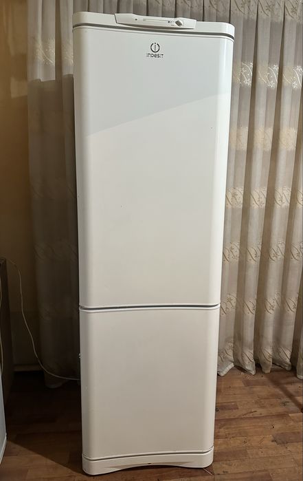 Холодильник Indesit стиралка Samsung 6кг