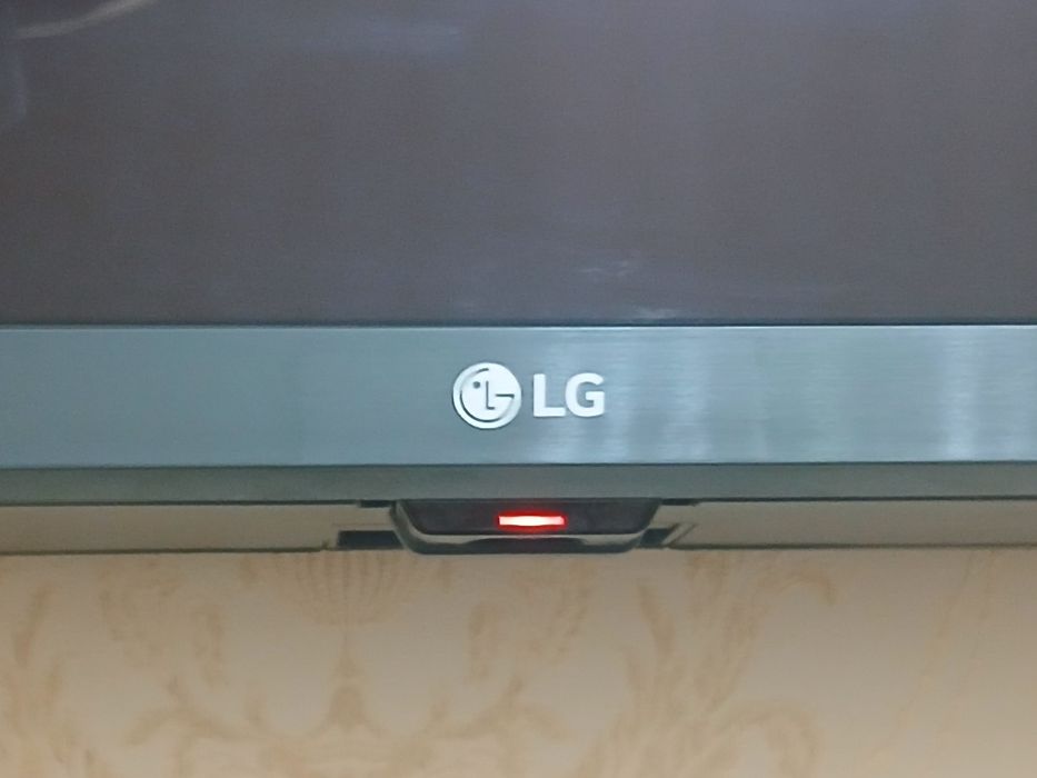 Продам телевизор LG экран сломан