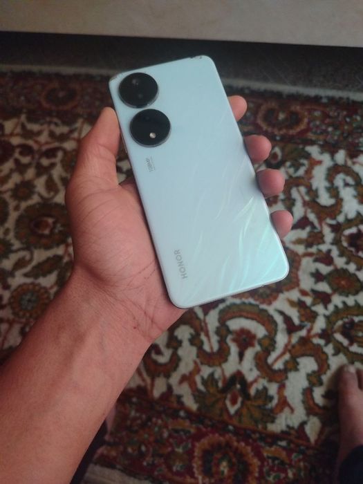 Honor X7B 16ga 128 aybi karobka yuq pasport kopiya beriladi