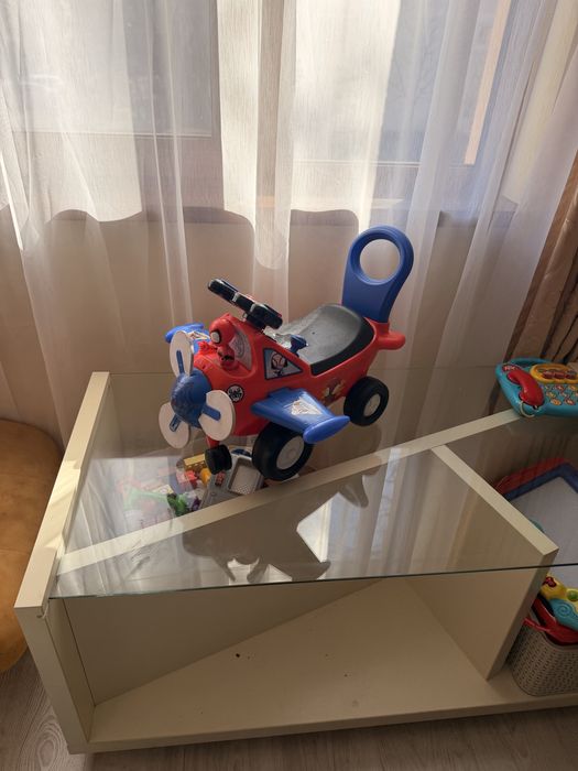 Avion cu activitati Noriel