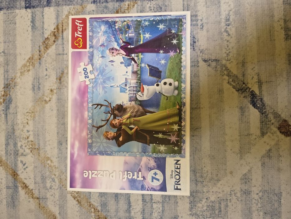 Vand puzzle cu 1000,420 si 200 de piese