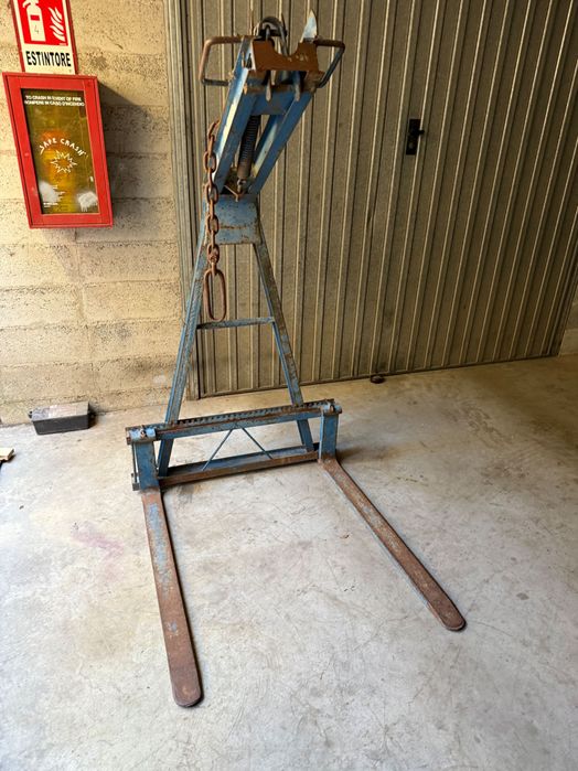 Furca pentru paleti - macara