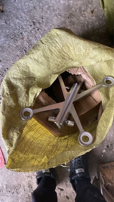 четырехточечный спайдер для крепление стекла