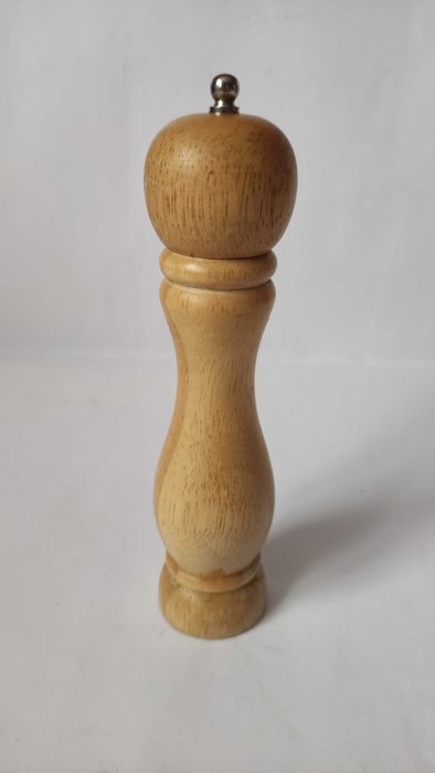 Дървена мелничка за подправки