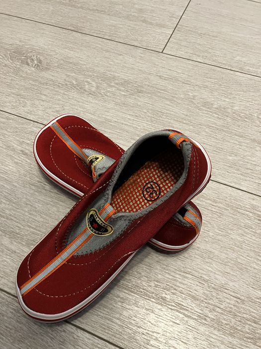 Сини и червени гуменки/кецове/морски обувки