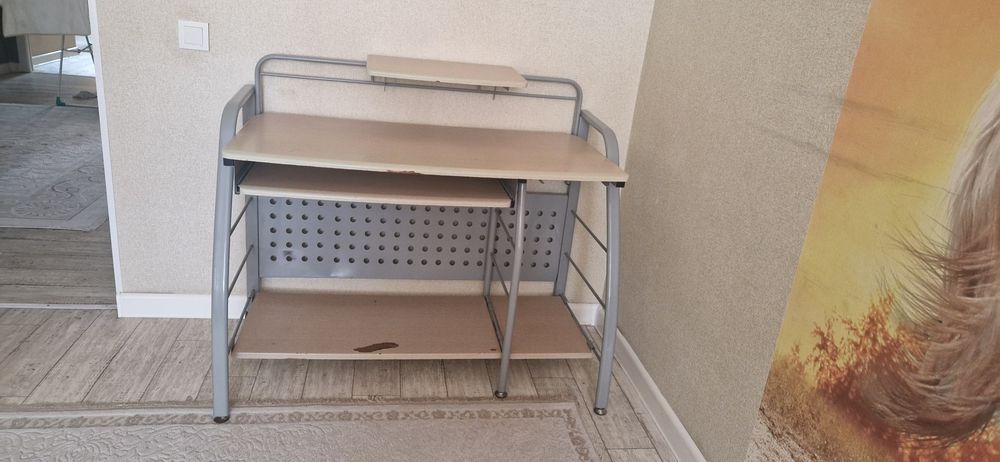 Продаётся копьтерный, письменный стол