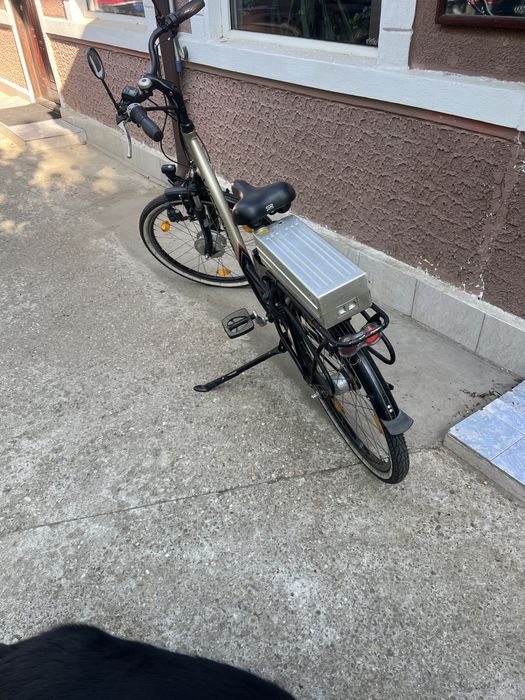Bicicleta electrica Victoria cu acceleratie la mana