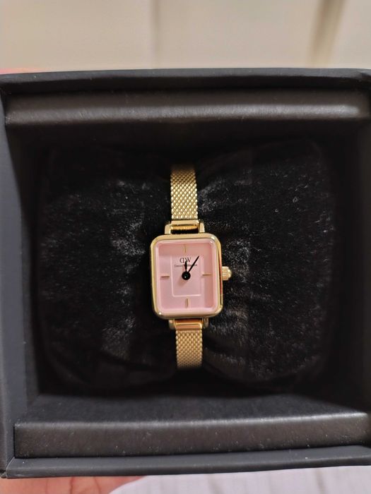 Нежен дамски часовник Daniel Wellington