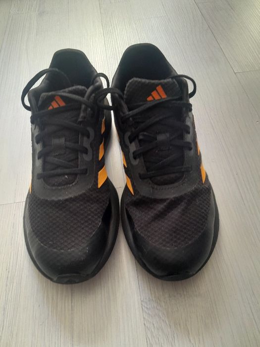 Pantofi sport Adidas, marimea 38,Stare foarte buna