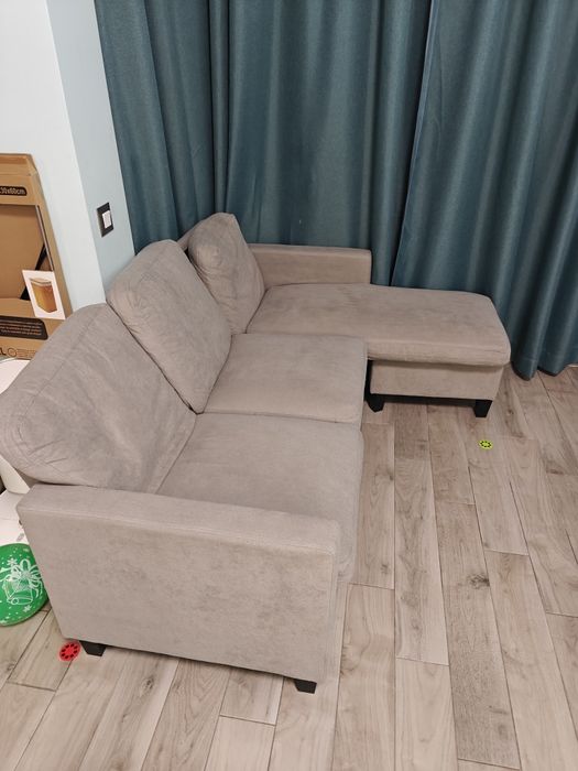 Триместен диван с табуретка лежанка и меки възглавнички