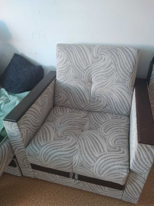 Пуфик вместительный,с ящиком