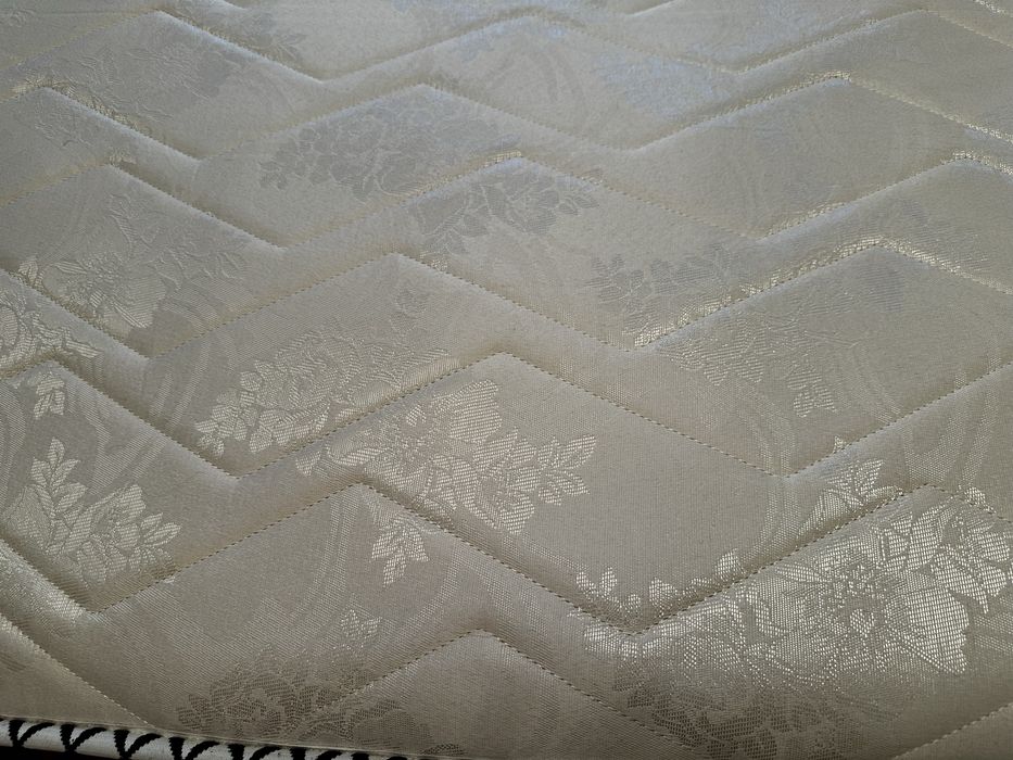 Матрас в отличном состоянии