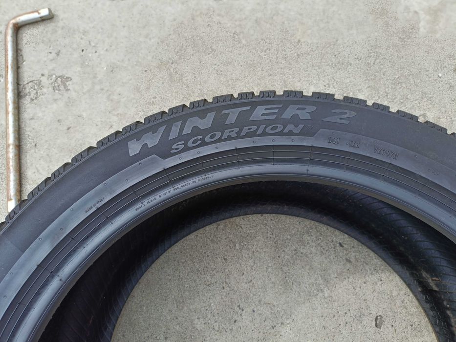 O anvelopa de iarna 295 40 21 pirelli scorpion winter 2 profil 7,8 mm dot 3923