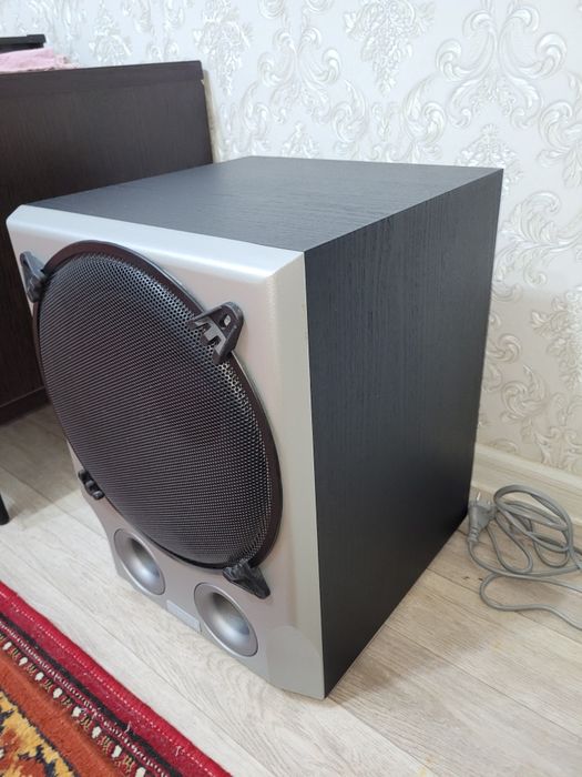 Продам сабвуфер Heybrook HBS 200