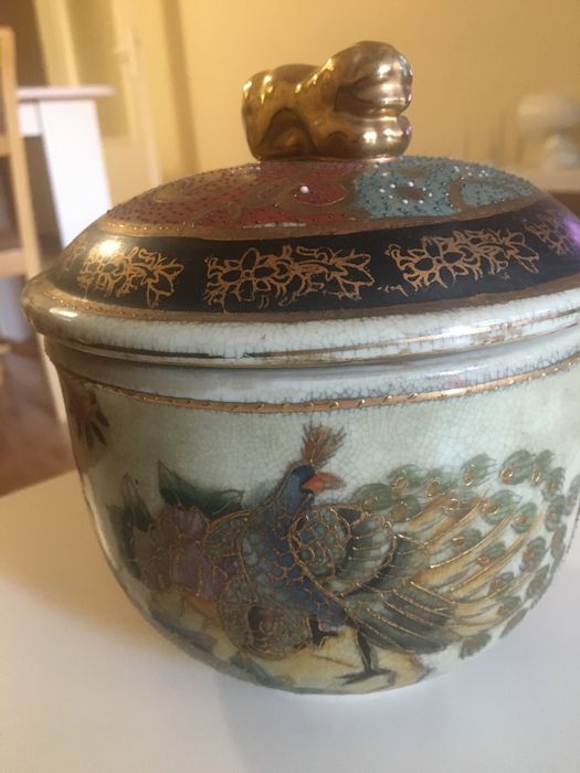 Ръчно изработена купа с капак от порцелан