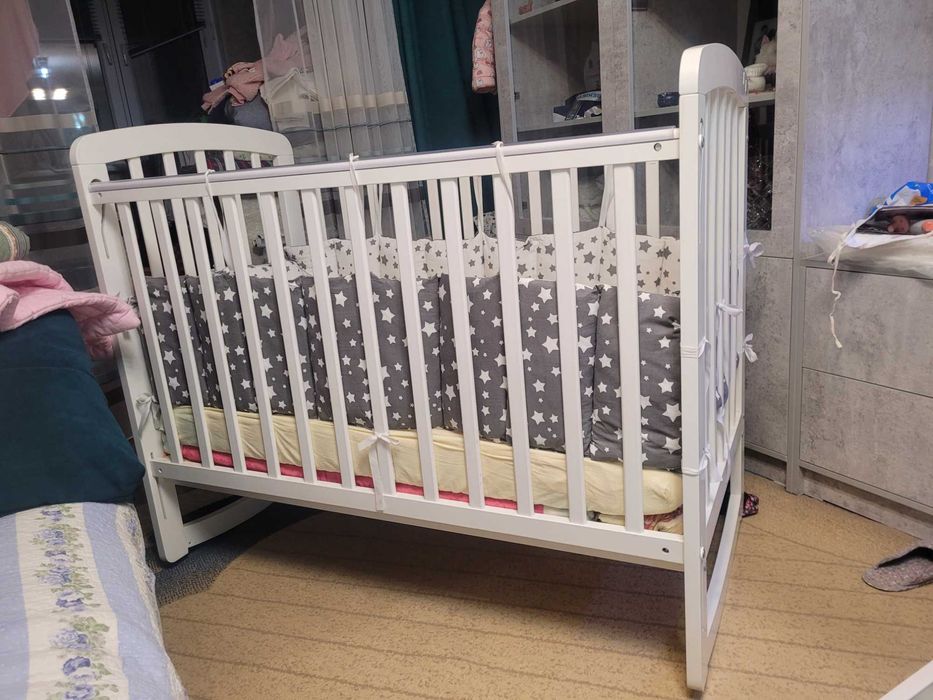 Детская кроватка с матрасом + бортики