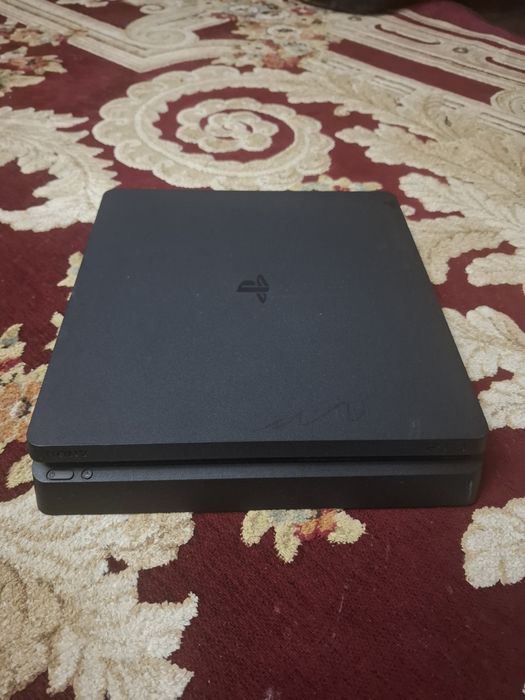 Playstation 4 slim