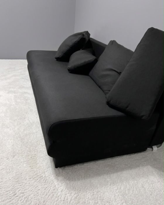 Canapea neagra extensibila
