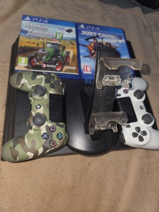 Se vinde PS 4 PRO