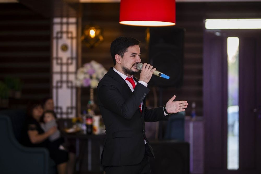 Ведущий. Boshlovchi