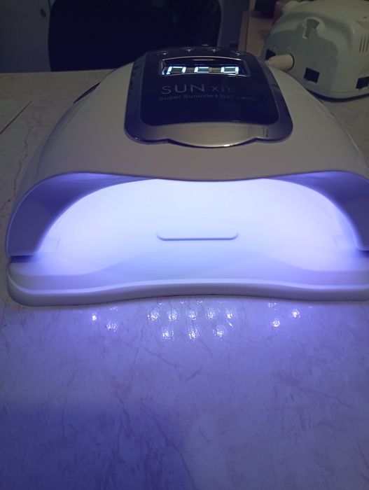 Lampa Uv pentru unghii