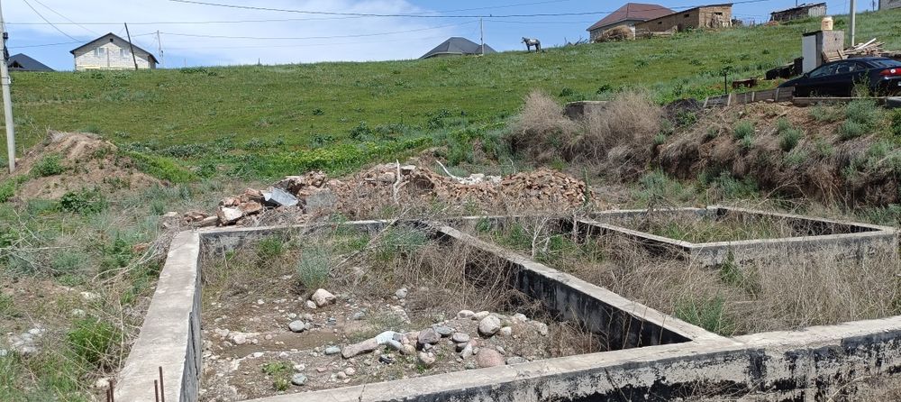 Участок земельный с фундаментом