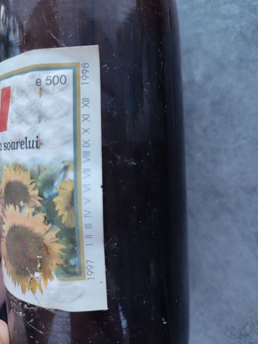 Vând sticla de ulei 1998