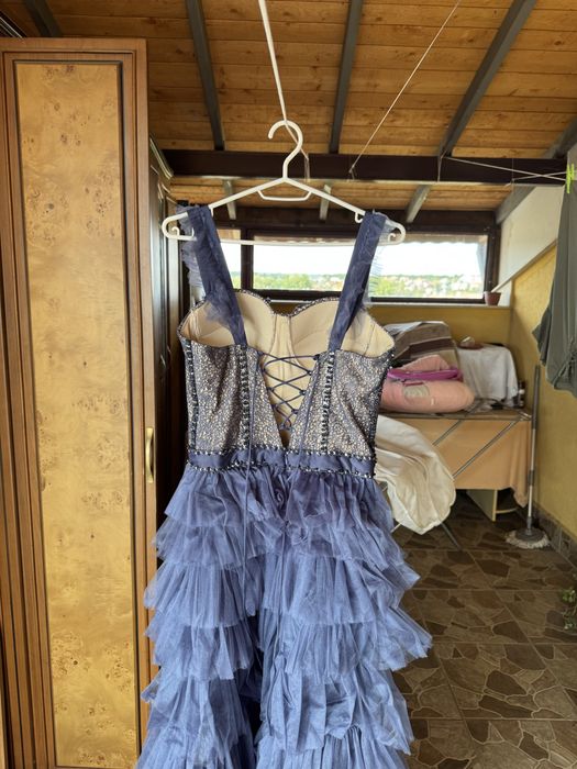 Абитуриентска рокля