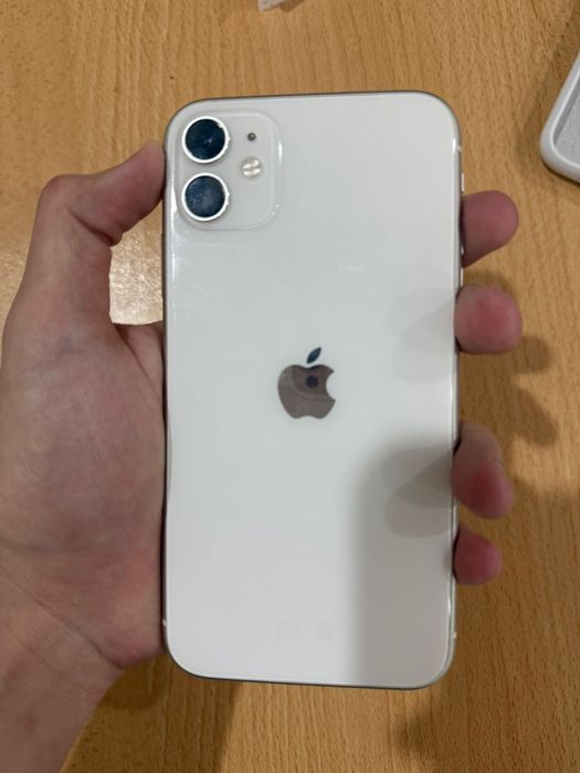 продам iPhone 11