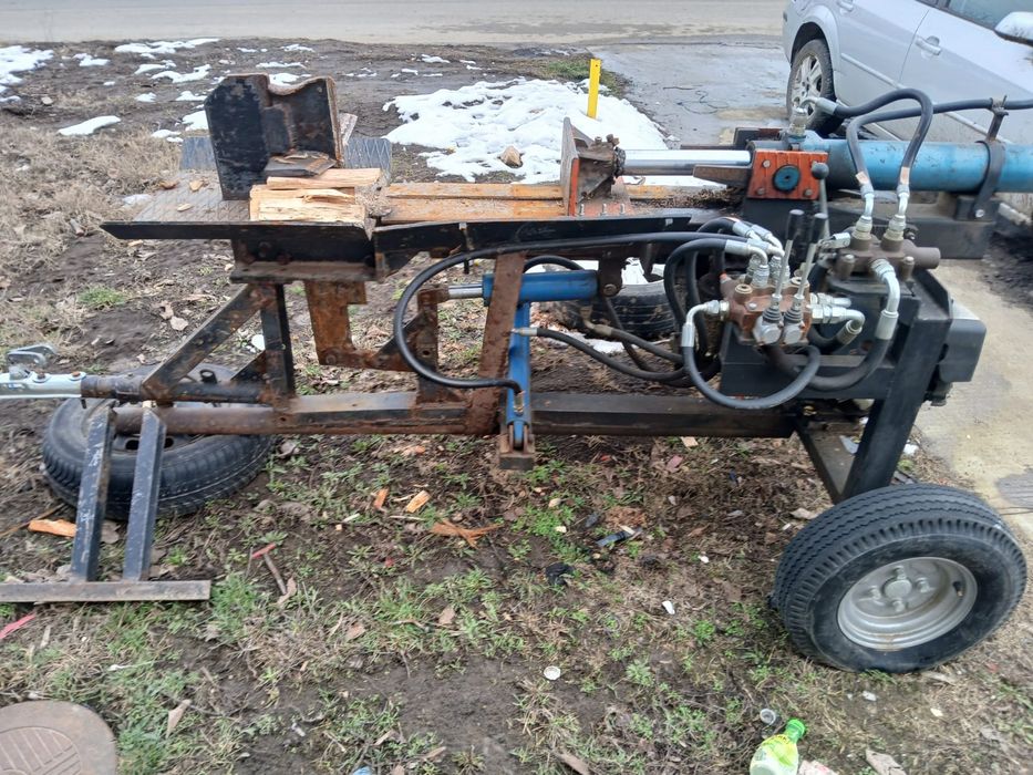 Vând despicator lemne