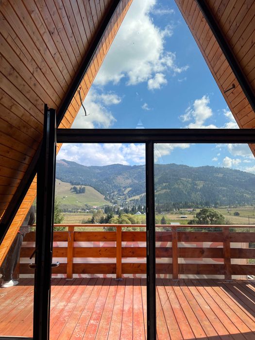 Cabane A-frame de vânzare în Bucovina – aproape de Vatra Dornei | Business Airbnb & Booking activ | Se pot vinde împreună sau separat