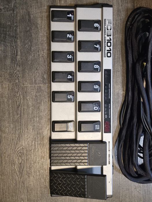 Controller / Pedalier MIDI Behringer FCB1010 + Cabluri incluse – Stare Foarte Bună